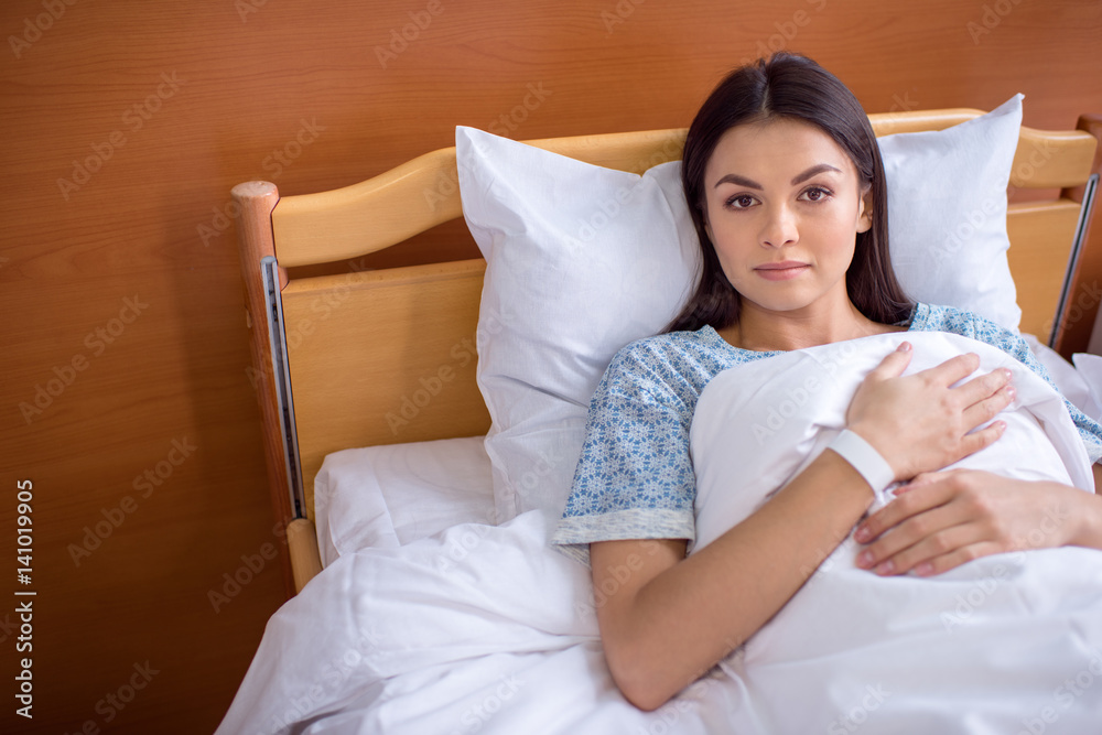 Wall mural Female patient in hospital