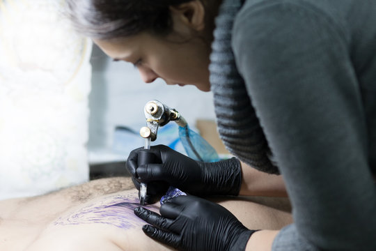 tattooer tattooing client 