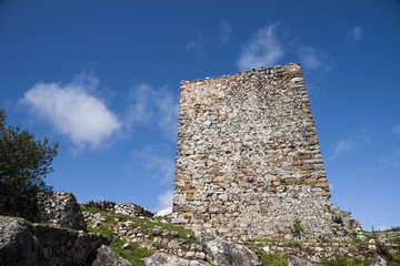 Naklejka premium Restos del antiguo castillo almohade de Gaucín en la provincia de Málaga, Andalucía
