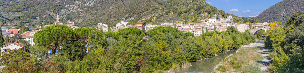 Fototapeta na wymiar panorama de Nyons, Drôme provençale, France 