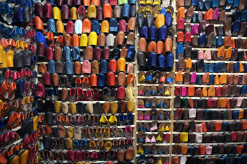 Africa - Marocco - Ciabatte in pelle colorate prodotte e tinte a Fez