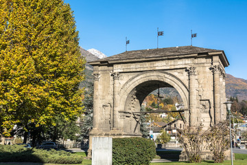 Fototapeta na wymiar Arch of Augustus in Aosta, Italy