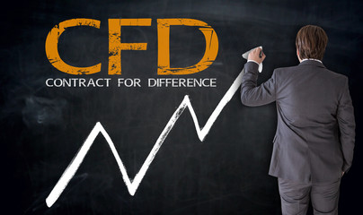 Businessman schreibt CFD auf Tafel Konzept - 141040965
