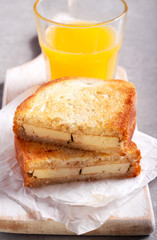 Grilled sandwich with tofu filling
