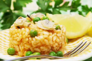 Rice with seafood and lemon