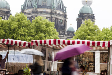 Tourist Market by Berliner Dom © eldadcarin