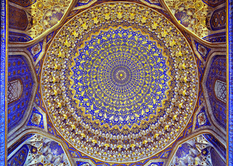Fototapeta na wymiar Dome of Tilya-Kori Madrasah in Samarkand, Uzbekistan