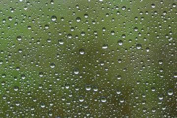 Gotas de lluvia en cristal