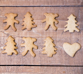 Fototapeta na wymiar Gingerbreads of different shapes on boards