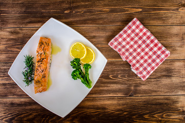 Grilled salmon and vegetables 