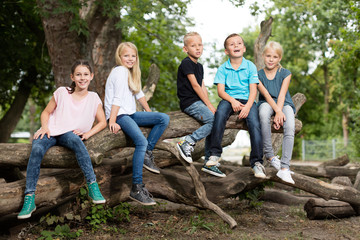 Kinder auf dem Spielplatz