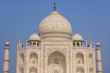 Fototapeta na wymiar Close view of Taj Mahal against blue sky, Agra, Uttar Pradesh, India