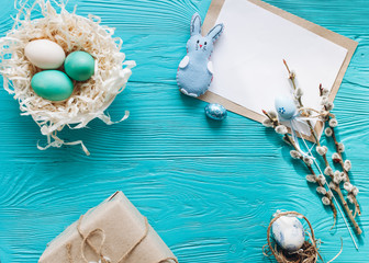 Naklejka premium Easter concept. greeting card, eggs and present on a blue background