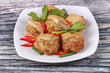 Fried gold bar as spicy fried tofu wrap minced pork .