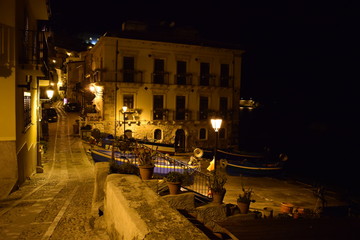 Fototapeta na wymiar Vista Palazzo di Chianalea con Barche Scilla (RC)