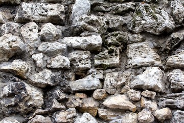 Laying of wild stone