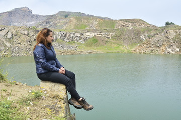 Fototapeta na wymiar Young woman at mountain lake