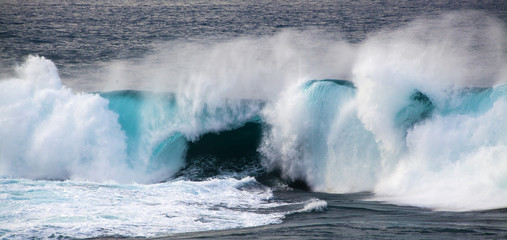 powerful ocean wave breaking