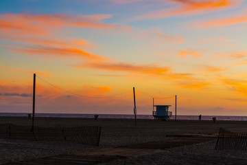 Fototapeta na wymiar Lifeguard hut at sunset in Santa Monica