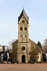 Fototapeta na wymiar St. Laurentius Kirche in Bergisch Gladbach frontal hochkant