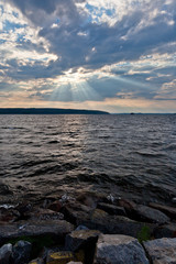 Obraz premium Sun shining thru clouds