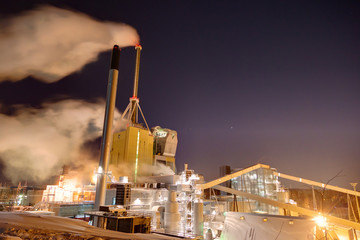 A Kymijärvi powerplant at night