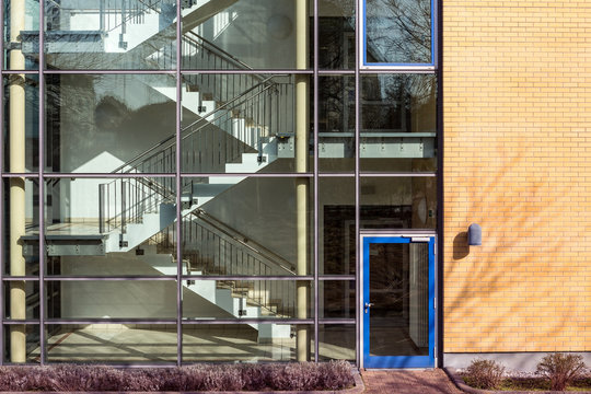 Gebäude Treppenhaus mit Glasscheiben 