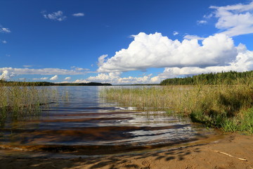 Karelia. Ragnozero. The descent to the water.