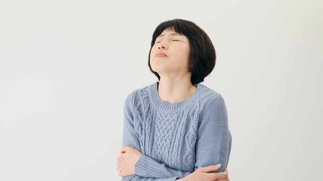 ミドル女性　寒気