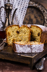 Cake with raisins