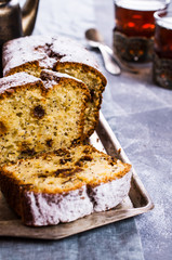 Cake with raisins
