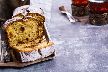 Cake with raisins