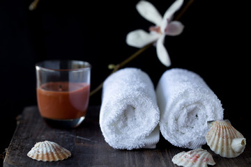 Obraz na płótnie Canvas Spa - Couple Towels With Candles And magnolia