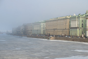 Obraz premium Palace embankment in the misty March afternoon. Saint Petersburg