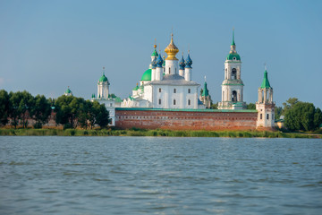 Fototapeta na wymiar Rostov the Great, Spaso-Yakovlevsky Dmitriev monastery, The Cathedral Of The Conception Of Anne. Summer view from the Nero lake