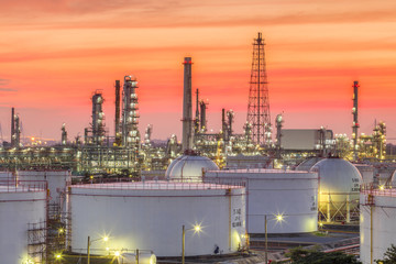 Obraz na płótnie Canvas Oil and gas refinery a - Petrochemical factory