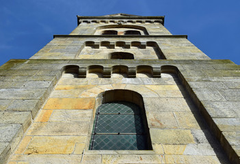 Neoromanischer Kirchturm