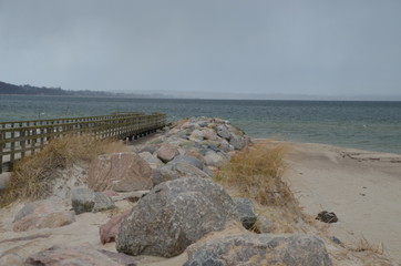 Steg in der Brandung