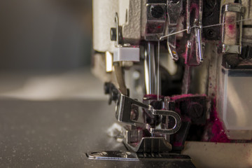 Máquina de coser moderna