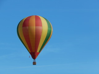 Fototapeta na wymiar montgolfière