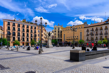 Fototapeta premium Plaza de Isabel II w Madrycie, Hiszpania