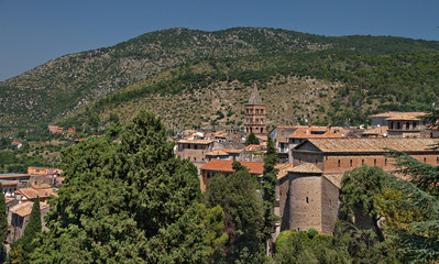 Obraz premium Architecture of city Tivoli in suburbs of Rome