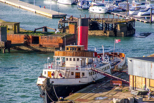 Altes Dampfschiff