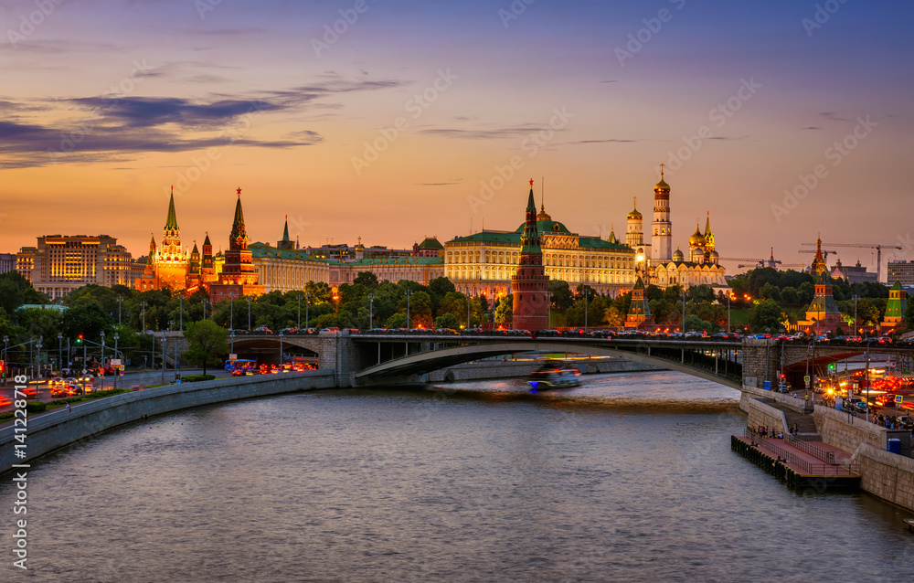 Wall mural Night view of Moscow Kremlin and Moscow River in Moscow. Russia