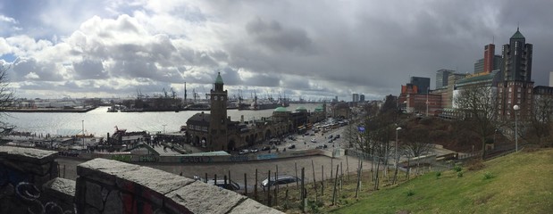 Landungsbr&uuml;cken Panorama