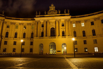 Die Humboldt Universität in Berlin bei Nacht