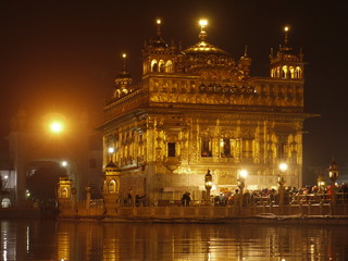 Fototapeta na wymiar Floodlit Golden Temple by Nght, Amritsar
