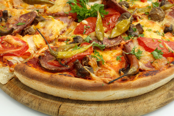 Pizza with sausage, mushrooms and hot pepper.