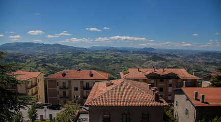 Fototapeta premium Vue de Saint-Marin ( San Marino ) en Italie
