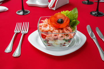 Salad with shrimps and vegetables